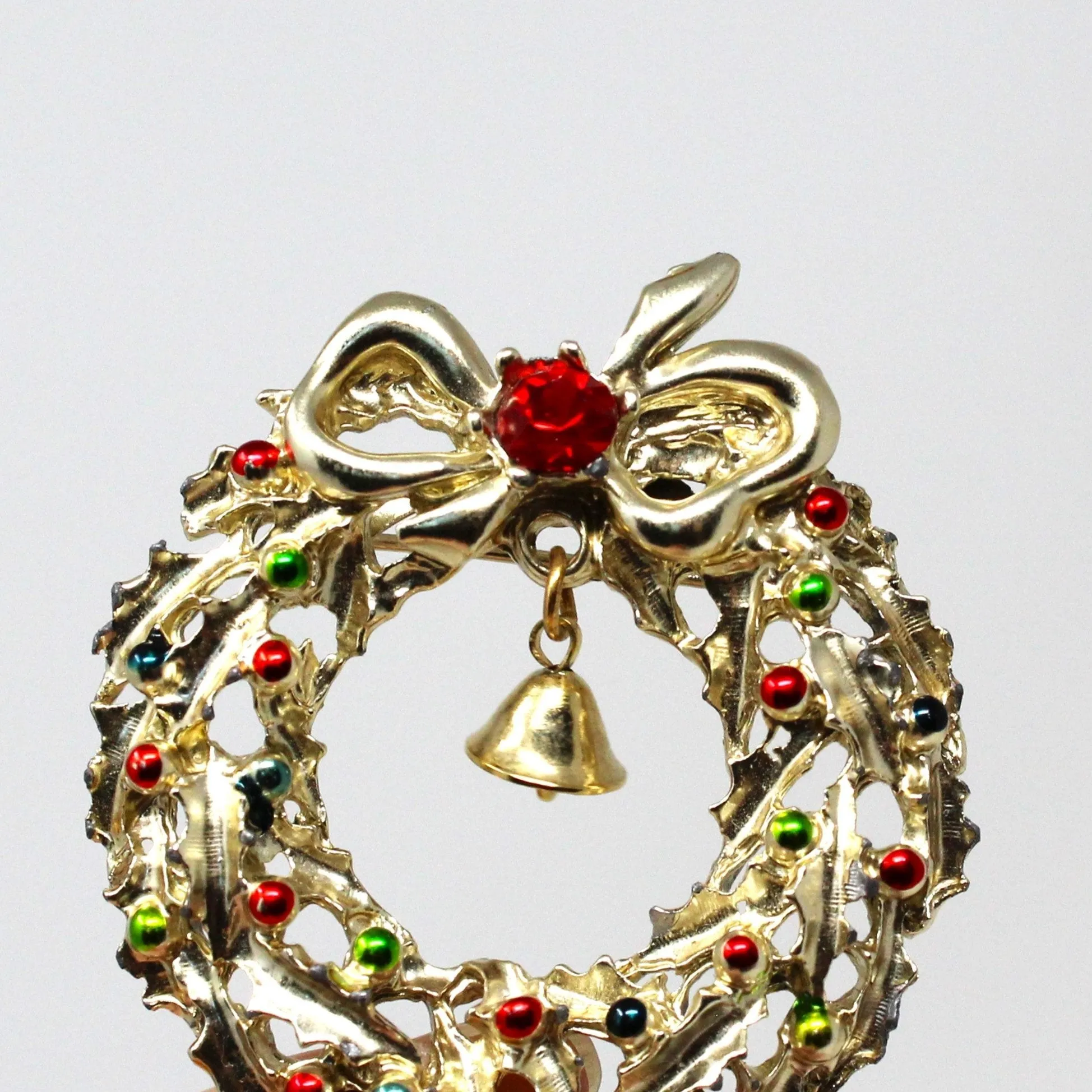 Brooch / Pin, Christmas Wreath with Bell, Red Rhinestone & Enamel, Gold Tone, Vintage